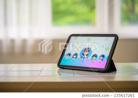 平板電腦上的在線課程 135617261