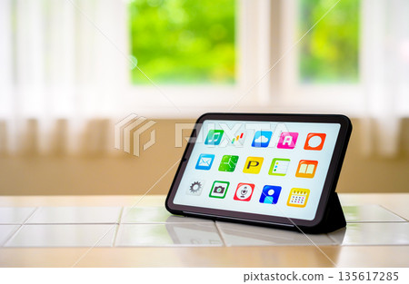 平板電腦主螢幕顯示 135617285