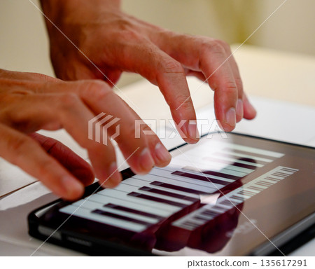Playing the keyboard on a tablet 135617291