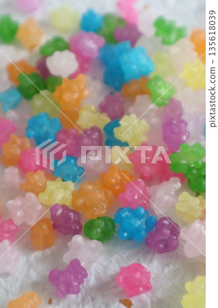 彩色紙屑糖果 135618039