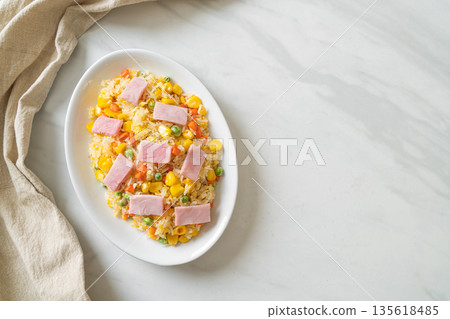 fried rice with ham and mixed vegetable (carrot, green bean peas, carrot) 135618485