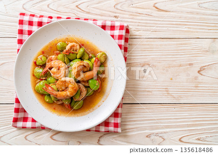 Stir-Fried Twisted Cluster Bean with Shrimp 135618486