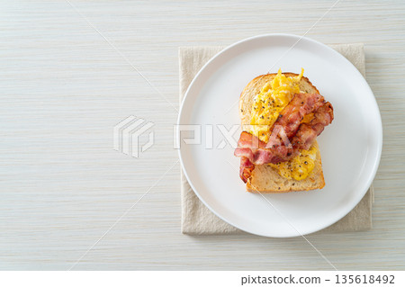 bread toast with scramble egg and bacon 135618492