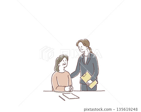 資深女性和身著西裝的女性,諮詢 資深女性和身著西裝的女性,諮詢 135619248