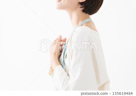 Woman wearing an apron Lifestyle image Woman wearing an apron Lifestyle image 135619484