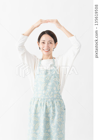Woman wearing an apron Lifestyle image 135619508