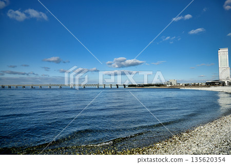 View of the Kansai Airport Link Bridge from Rinku Marble Beach [Izumisano City, Osaka Prefecture] 135620354
