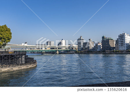 東京隅田川景色 135620616