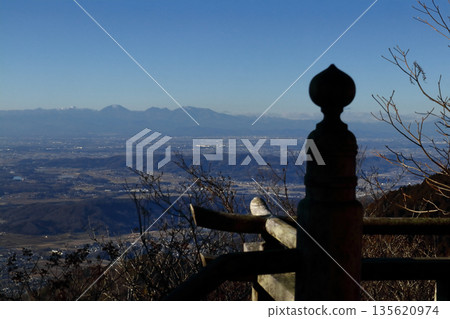 Romantic Ibaraki (Kabayama Shrine "Tenchugu" in winter, the sky opens up and the view seems to reach the heavens.) Sakuragawa City, Makabe Town Romantic Ibaraki (Kabayama Shrine "Tenchugu" in winter, the sky opens up and the view seems to reach the heavens.) Sakuragawa City, Makabe Town 135620974