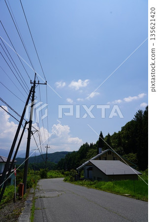 Country road 135621420