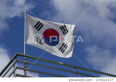 It is a Taegeukgi fluttering in the wind. 135622137