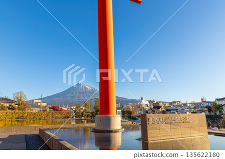 富士山世界遺產中心(12月,晴天) 富士山世界遺產中心(12月,晴天) 135622180