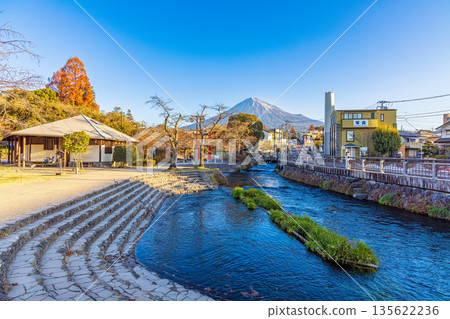 富士山(十二月,晴朗天空) 富士山(十二月,晴朗天空) 135622236