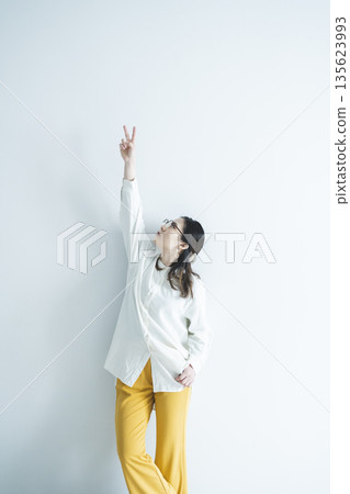戴著眼鏡的女人的畫像 戴著眼鏡的女人的畫像 135623993