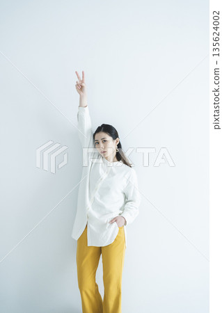 戴著眼鏡的女人的畫像 戴著眼鏡的女人的畫像 135624002