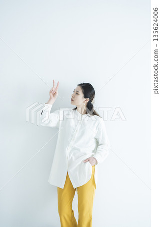 Portrait of a woman with glasses Portrait of a woman with glasses 135624006
