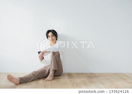 Men sitting on the floor 135624126