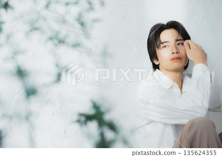 Men sitting on the floor Men sitting on the floor 135624355