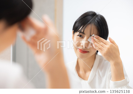 一個卸妝的女人 一個卸妝的女人 135625138