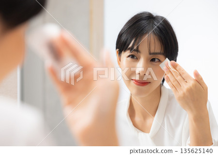 一個卸妝的女人 135625140