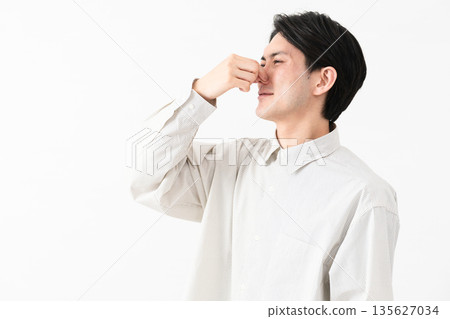Young man wearing a long-sleeved white shirt Young man wearing a long-sleeved white shirt 135627034