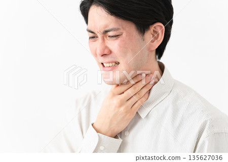 Young man wearing a long-sleeved white shirt Young man wearing a long-sleeved white shirt 135627036