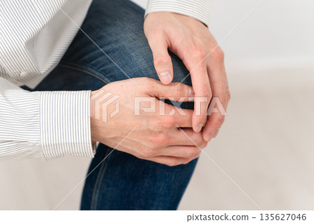 Young man wearing a long-sleeved white shirt Young man wearing a long-sleeved white shirt 135627046