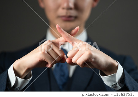 穿西裝的年輕人商業形象 135627533