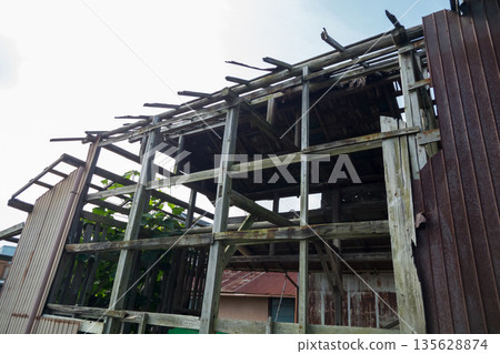 沒人住的房子 惡化 廢墟 135628874