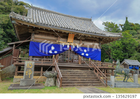 長崎縣平戶市龜岡神社參拜殿 135629197