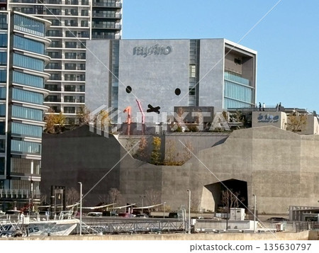 從神戶港眺望米菲大廈 135630797