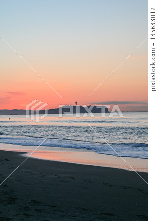 Sunrise at Tsujido Beach Sunrise at Tsujido Beach 135633012