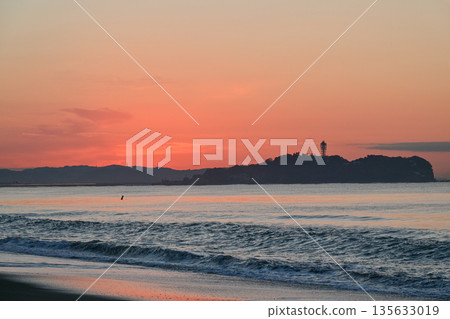 Sunrise at Tsujido Beach Sunrise at Tsujido Beach 135633019