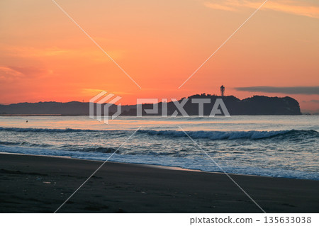 Sunrise at Tsujido Beach Sunrise at Tsujido Beach 135633038