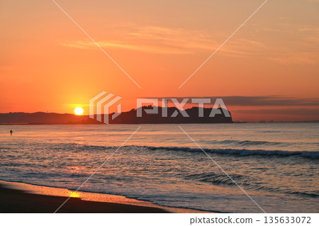 Sunrise at Tsujido Beach 135633072