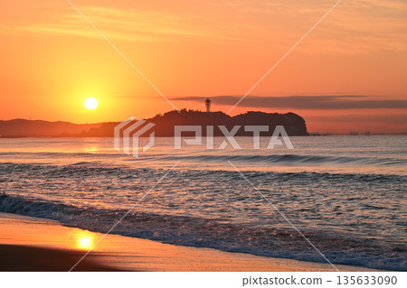 Sunrise at Tsujido Beach Sunrise at Tsujido Beach 135633090