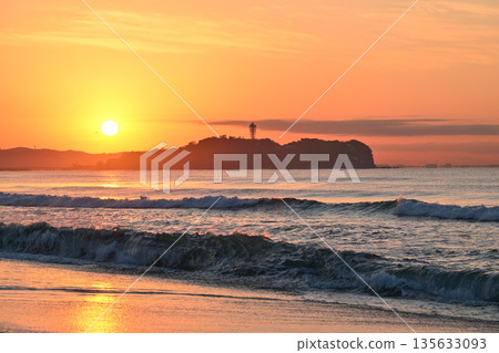 Sunrise at Tsujido Beach Sunrise at Tsujido Beach 135633093