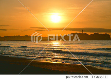 Sunrise at Tsujido Beach Sunrise at Tsujido Beach 135633110
