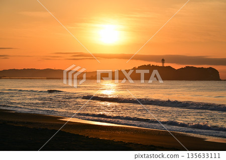 Sunrise at Tsujido Beach Sunrise at Tsujido Beach 135633111