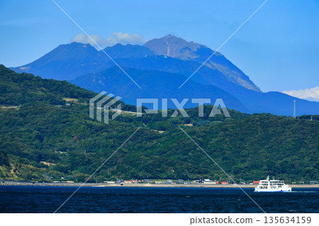 [Kumamoto Prefecture] Mount Unzen and the Shimatetsu Ferry on a clear day 135634159