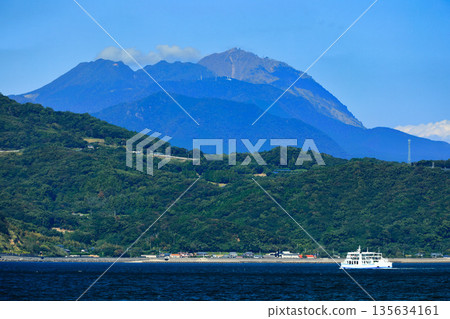 [Kumamoto Prefecture] Mount Unzen and the Shimatetsu Ferry on a clear day 135634161