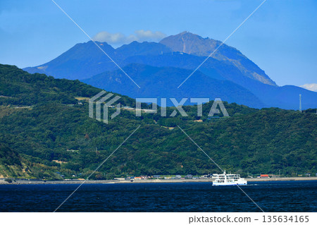 [Kumamoto Prefecture] Mount Unzen and the Shimatetsu Ferry on a clear day 135634165