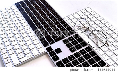 Balancing Contrasting Objects With Simple Aesthetic Principles, Creating Harmonious Visual Composition Through Minimalist Black And White Contrast And Reflective Surfaces 135635944