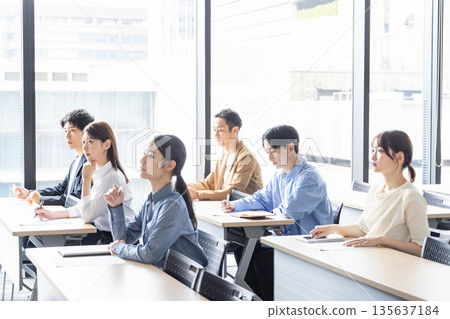 People taking the seminar 135637184