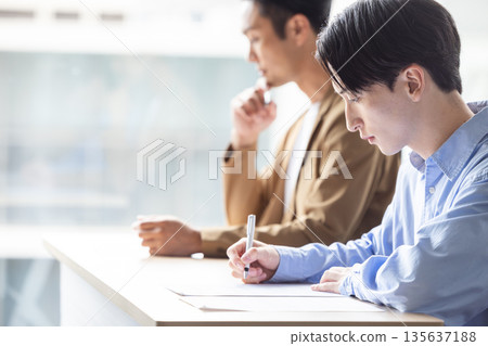 男性參加考試 135637188