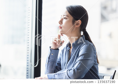 Business woman Business woman 135637190