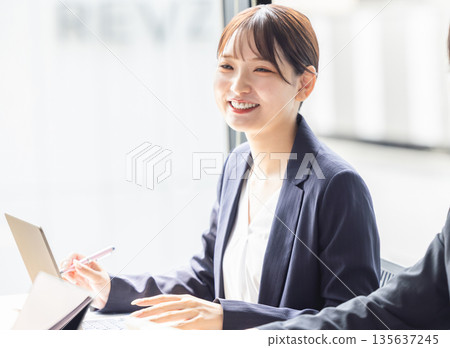 Business woman 135637245