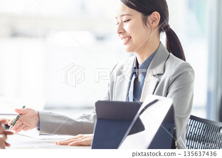 Business woman Business woman 135637436