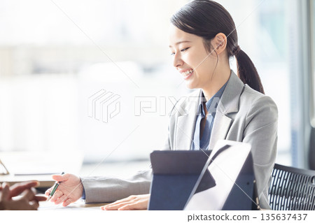 Business woman 135637437