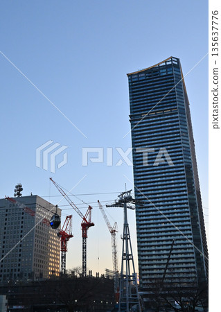 港未來日落天空和索道城市景觀 港未來日落天空和索道城市景觀 135637776